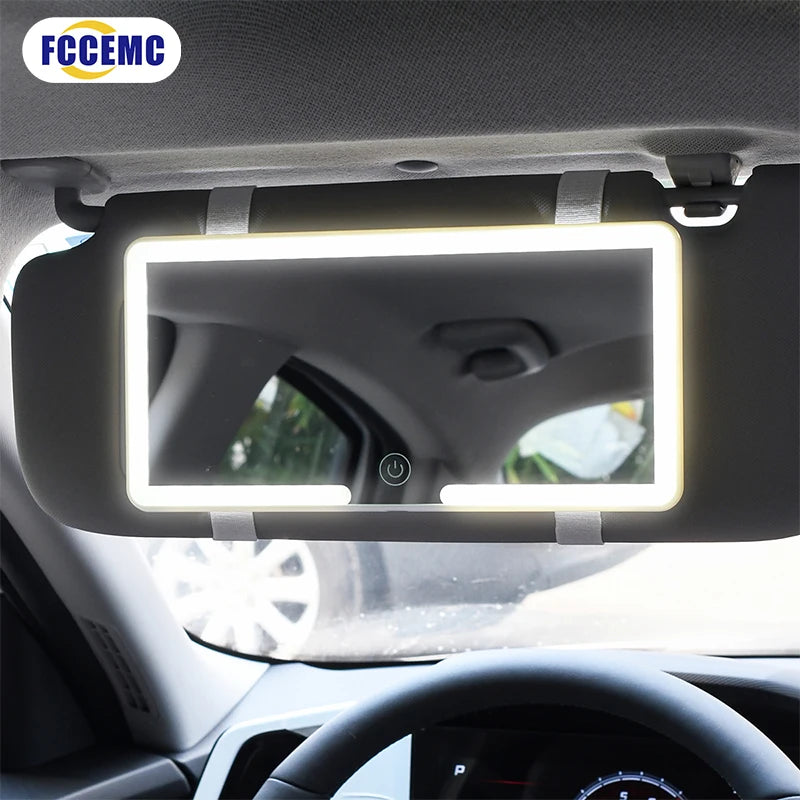 Miroir de toilette HD multifonction installé dans le rétroviseur intérieur d'une voiture.