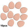 Dix petits éponges de maquillage rondes de couleur pêche pour une application précise de fond de teint.