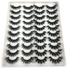 Un plateau de faux cils de renard naturels pour usage cosmétique.