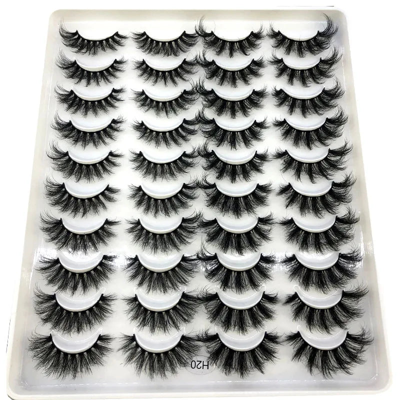 Un plateau de faux cils de renard naturels pour usage cosmétique.