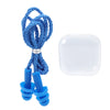 Un lot de bouchons d'oreille en silicone bleus avec une boîte de rangement transparente.
