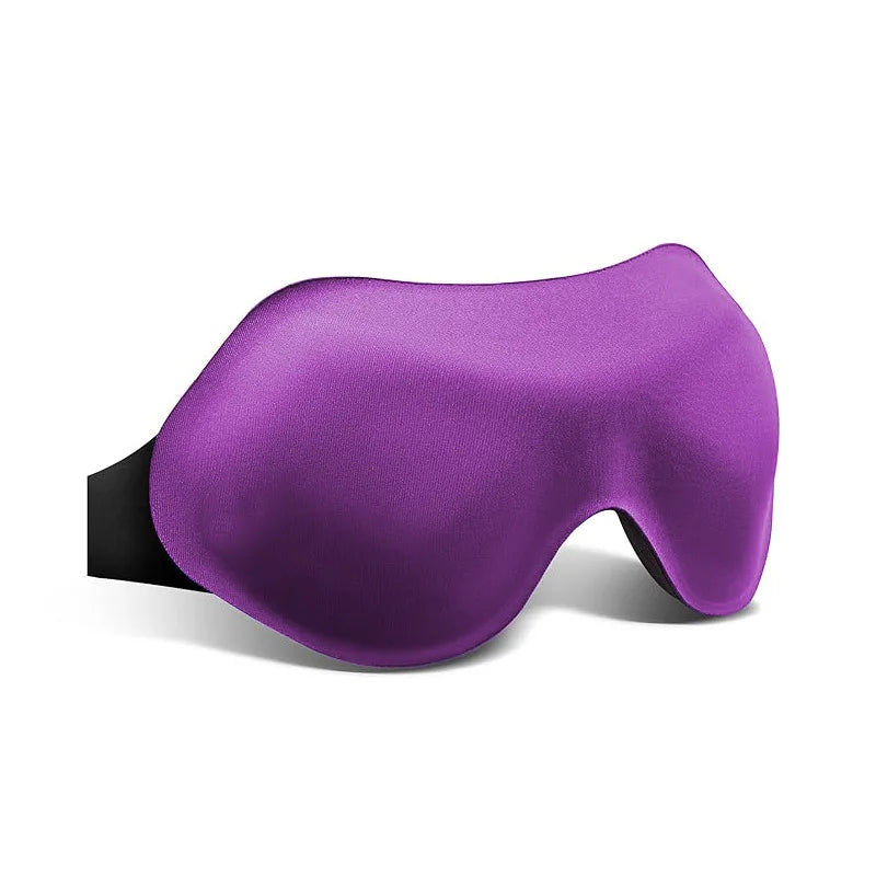 Un masque de sommeil violet ajustable présenté sur un fond blanc.