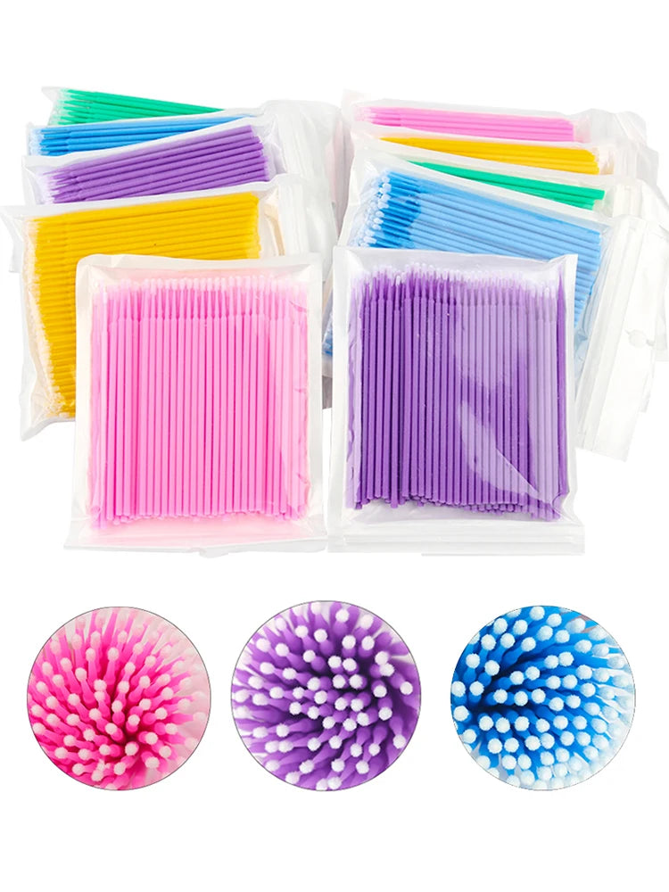 Collection de 100 pinceaux pour nettoyer et étendre les cils, dans diverses couleurs comme rose, violet, jaune et bleu