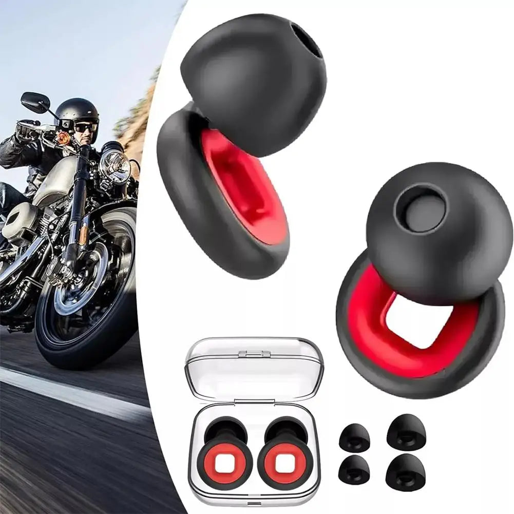 Un jeu de bouchons d'oreille anti-bruit pour moto, montré à côté d'une moto.