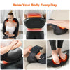 Schwarzer Deep-Tissue Shiatsu-Massager für Nacken und Schultern wird auf dem Körper einer Person verwendet.