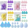 Una colección de 12 esponjas de maquillaje de colores pastel en varias formas y tamaños.