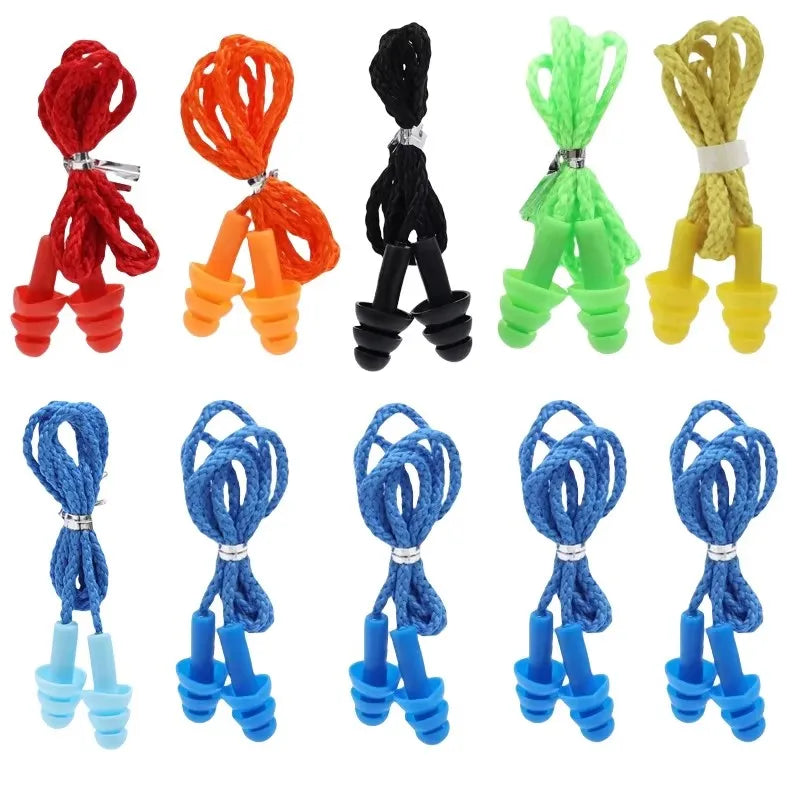 Collection de bouchons d'oreille en silicone réutilisables dans diverses couleurs : rouge, orange, noir, vert, jaune et bleu.