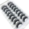 Un plateau en plastique contenant huit paires de faux cils de renard de luxe.