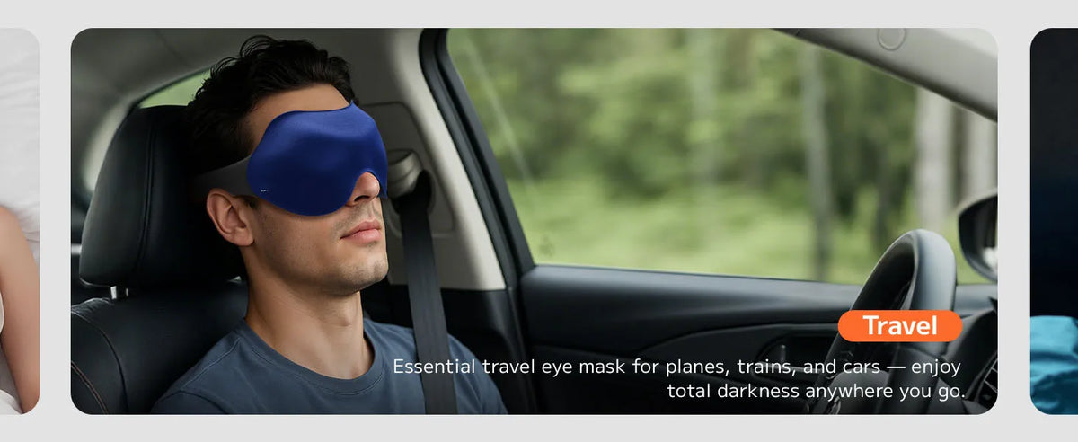 Un homme portant un masque bleu est assis dans une voiture, suggérant le confort du voyage.