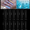 Diverses extrémités de gel souple extra longues de différentes tailles et formes sont présentées sur une main.