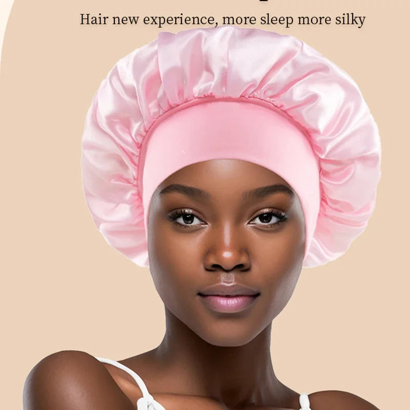 Un mannequin portant un turban ou une coiffe en satin rose pour la coiffure.