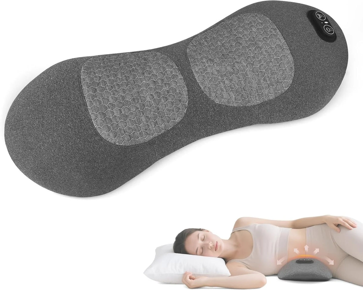 Grauer Lenden-Massager neben einer Person, die bei Rückenschmerzen lindern liegt.