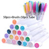 Una colección de 50 brochas y tubos reutilizables para pestañas en varios colores vivos como rosa, morado, azul y verde.