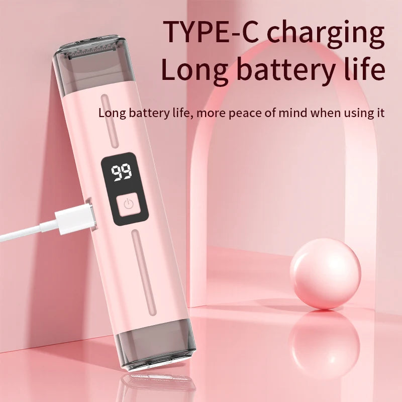 Afeitadora eléctrica de vello corporal Type-C rosa con indicador de batería al 99% en fondo rosa claro.