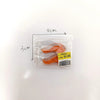 Petit emballage plastique contenant un produit saumon, dimensions indiquées à 3cm par 4cm.