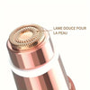 لقطة مقربة لقص حواجب ووجه بفرشاة دوارة، مُعنون باسم lame douce pour la peau.