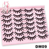 Pinke Plastikschale mit einem Set dramatischer Mink-Falschwimpern.