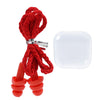 Un lot de bouchons d'oreille en silicone rouges avec des attaches argentées et une boîte de rangement transparente.