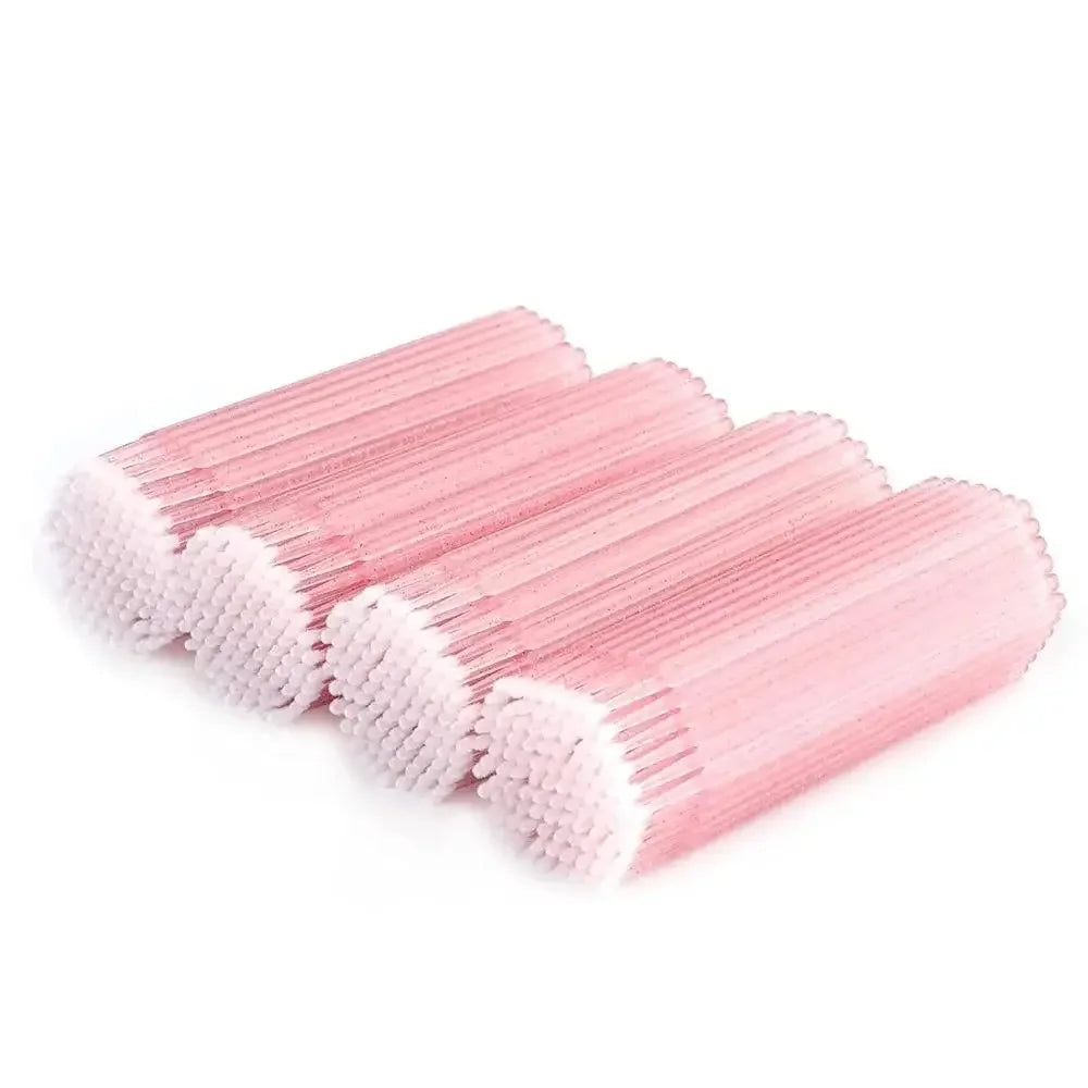 Un ensemble de pinceaux micro applicateurs en cristal roses pour extensions et travail de détail