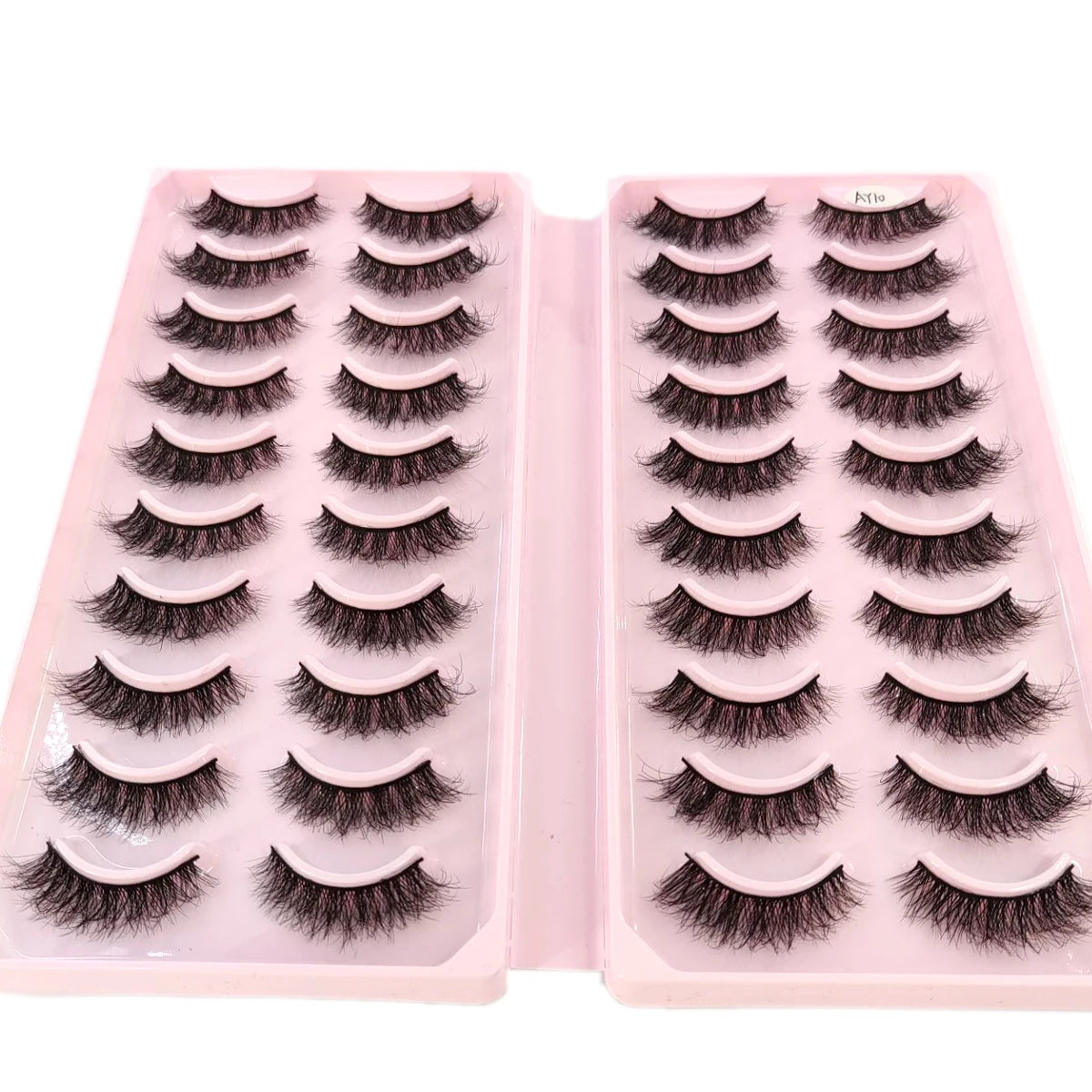 Kit cosmétique rose contenant plusieurs bandes de faux cils de renard naturels pour application.